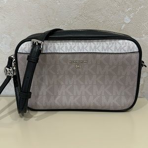 MICHAEL Michael Kors Jet Set Charm Lg EW Camera Xbody